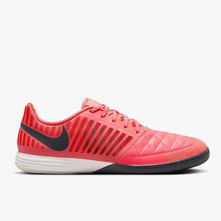 Sepatu Nike Lunar Gato II IC: Desain Sporty dan Nyaman