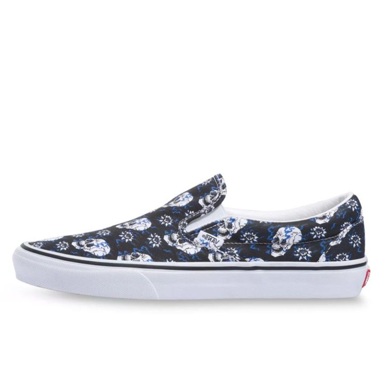 sepatu-ua-classic-slip-on-flash-skulls-hitam-v-untuk-gaya-kasual