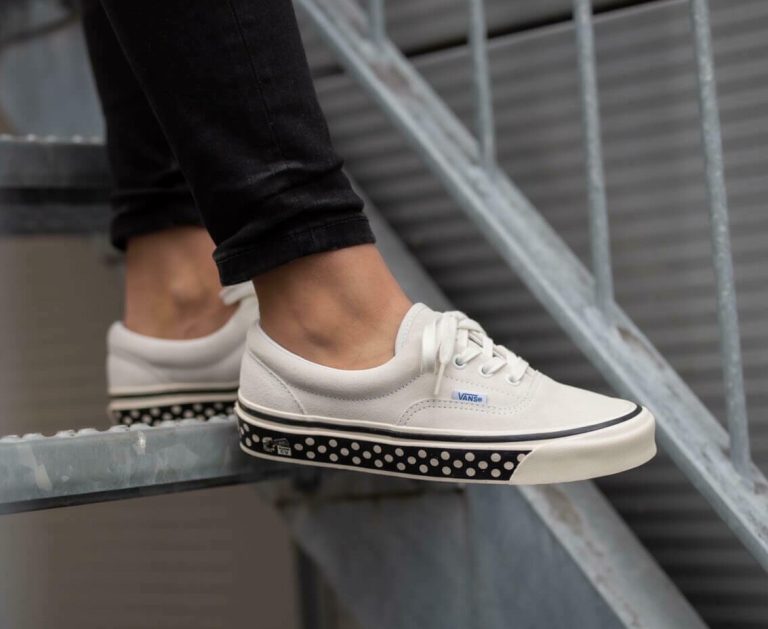 sepatu-ua-era-95-dx-putih-suede-dan-dot-tape-untuk-gaya-kasual