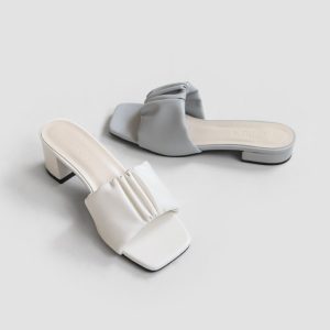 sandal-sappun-belir-wrinkle-mule-sandal-untuk-tampilan-elegan