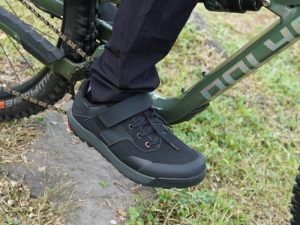 panduan-memilih-sepatu-speed-xc-terbaik-untuk-mountain-bike