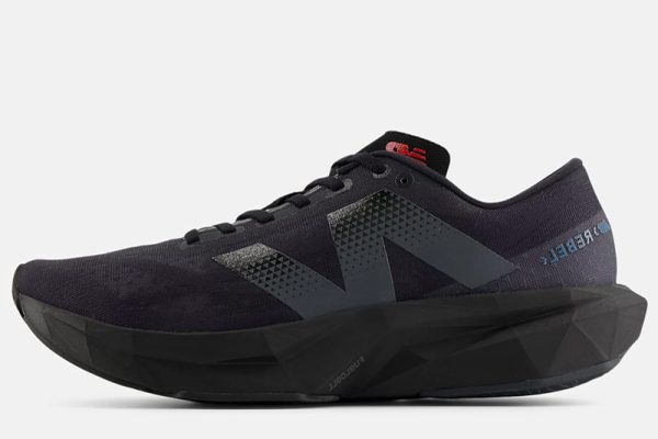 Sepeda Terbaik New Balance FuelCell Rebel v4 Pria: Sepatu Lari Unggulan