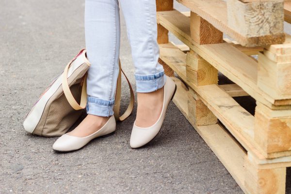 Sepatu Flat Rubi Alira Crossover Peep: Elegan dan Nyaman Digunakan