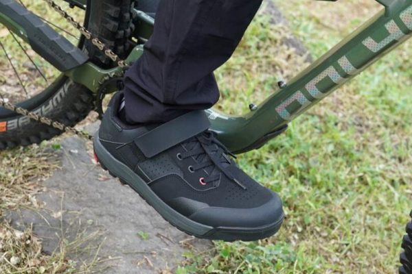 Sepatu Speed XC untuk Sepeda Gunung: Kinerja dan Kenyamanan