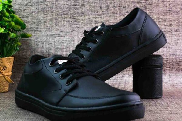 Sepatu Wakai Hiro Black Wolf: Pilihan Terbaik untuk Gaya Klasik