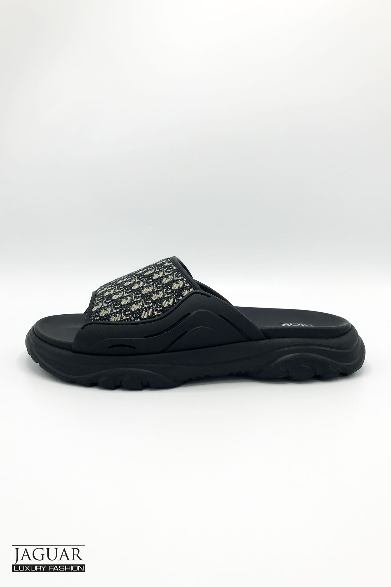 sandal-dior-men-h-town-pilihan-stylish-untuk-pria-modern