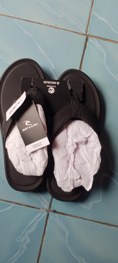 sandal-jepit-pria-rip-curl-chiba-thong-hitam-untuk-gaya-santai