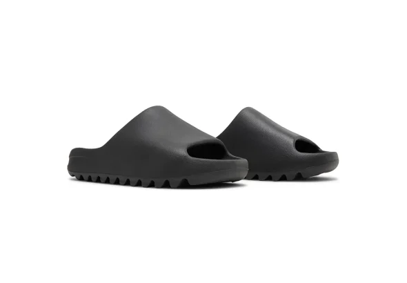 sandal-yeezy-slides-onyx-pilihan-nyaman-dan-stylish