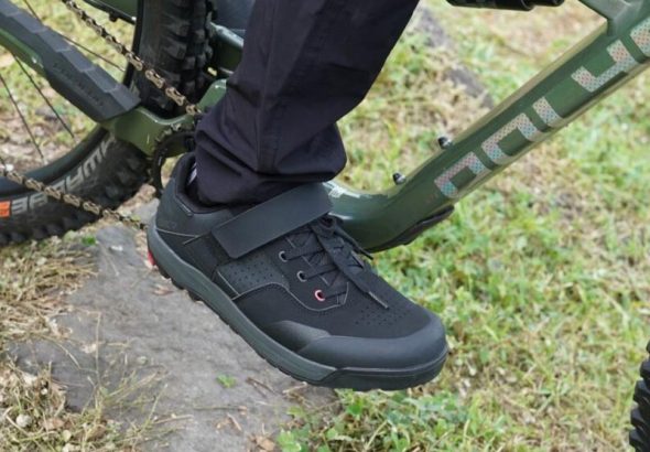 sepatu-speed-xc-untuk-sepeda-gunung-kinerja-dan-kenyamanan