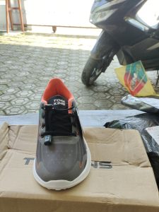 sepatu-tomkins-daveed-casual-remaja-hijau-hitam-yang-stylish
