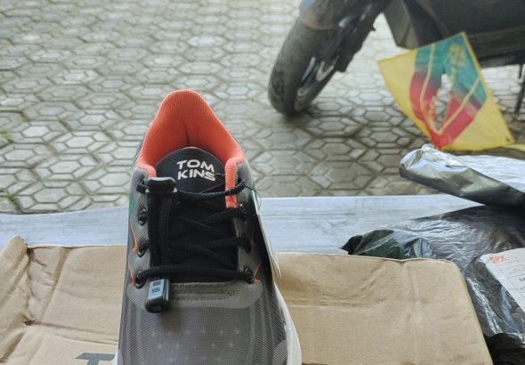 sepatu-tomkins-daveed-casual-remaja-hijau-hitam-yang-stylish