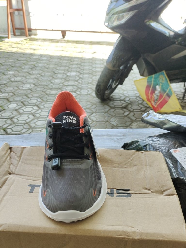 sepatu-tomkins-daveed-casual-remaja-hijau-hitam-yang-stylish